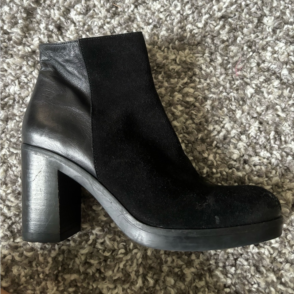 Strategia heeled ankle boots - worn a few times